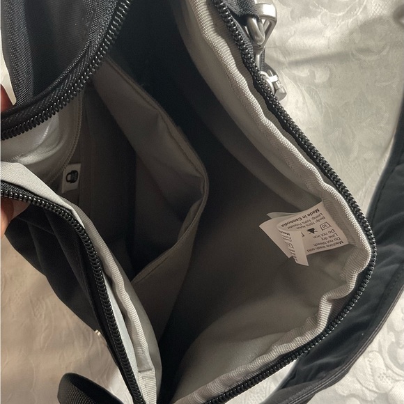 Baggallini  Mini Sling Crossbody Shoulder Bag Black New W/out Tags - Picture 6 of 10